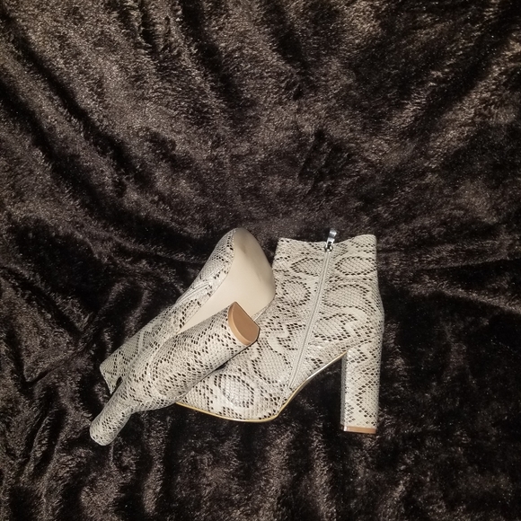 Boots - Picture 3 of 3